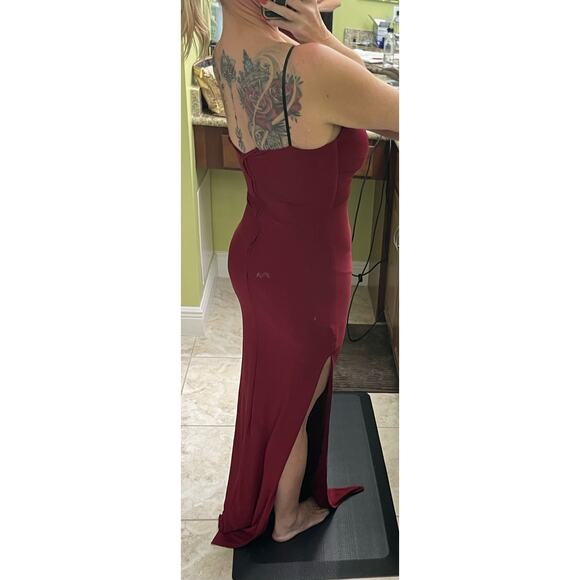 Windsor medium maxi wine burgundy side slit formal NWOT - Picture 4 of 11